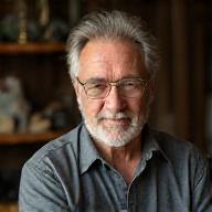 Portrait von Markus Klein, dem erfahrenen Seidenhandwerker bei Wiener Seide